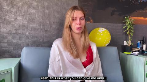 Поставил раком и трахнул блондинку в шапочке Деда Мороза