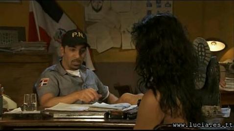 Менты трахнули задержанную в две дырки не спросив разрешения