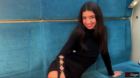 Секс с незнакомой брюнеткой