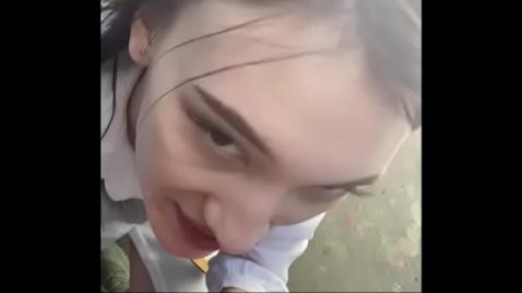 Студентка на улице делает минет