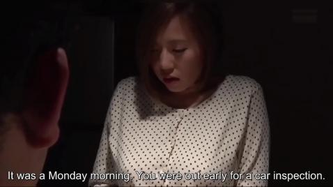 Азиатка с красивыми сиськами делает минет своему мужу