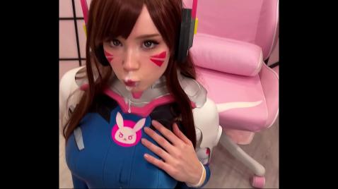 Популярная тиктокерша делает минет