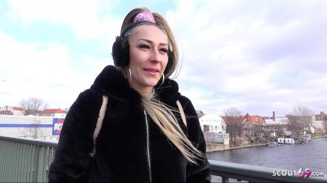 Невинная Эмма Даймонд в первом анальном кастинге