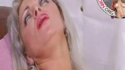 Парень захотел горячо оттрахать сексуальную мать