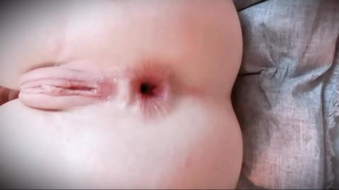 Паренёк сует свой член в анал