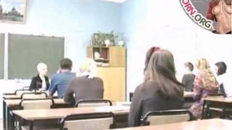 Развратные студенты наслаждаются сексом на уроках