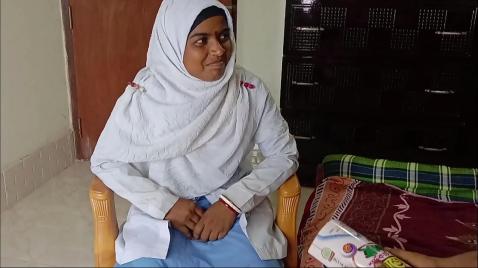 Студентка из бангладежа делает минет