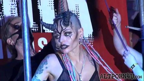 Старый чёрт ебёт дьяволицу