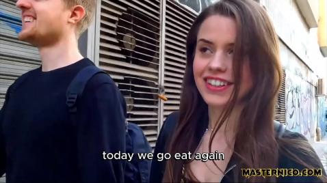 Молоденькие студенты трахаются в анал