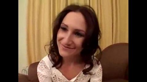 Баба с большой попой жестко трахается сразу с двумя мужиками