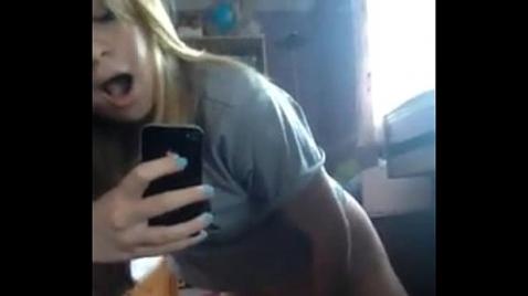 Малолетка нашла мамкину секс игрушку