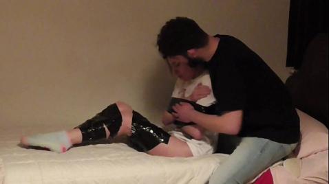 Жестоко издевается над несчастной